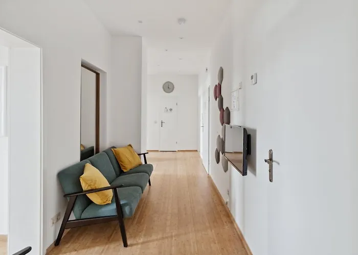 Apartment Fuer 13 Gaeste, 2 Baeder, 2 Loggia\'S, Leipzig Zentrum Ost