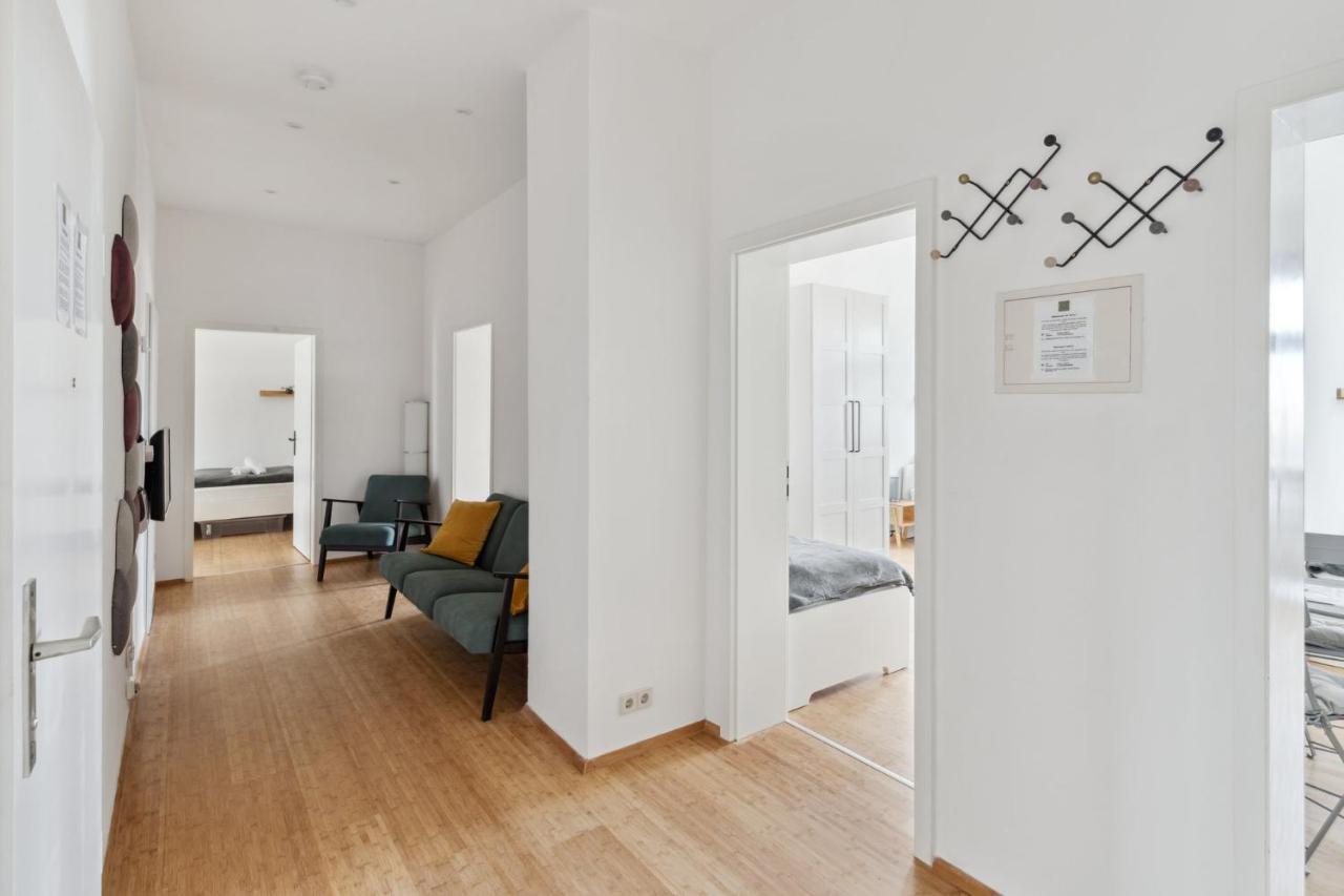 Appartement Fuer 13 Gaeste, 2 Baeder, 2 Loggia's, Zentrum Ost Leipzig