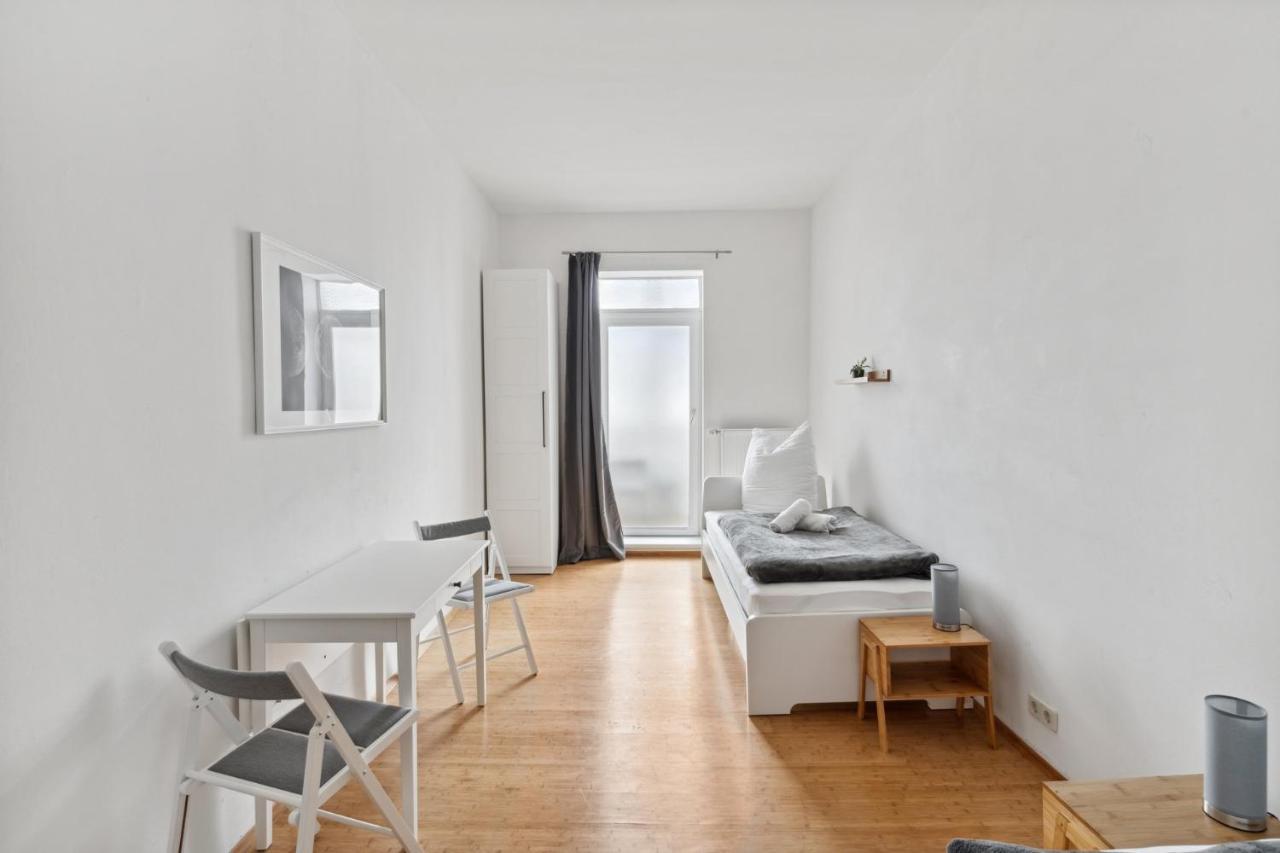 Appartement Fuer 13 Gaeste, 2 Baeder, 2 Loggia's, Zentrum Ost
